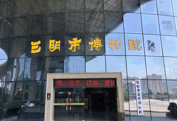 法国南部发生一场大规模野火造成1人死亡多人受伤