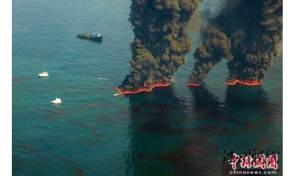 美钻井平台事故海底漏油照曝光