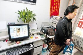 大三女生应聘模特被拍不穿衣服的照片，传上大人看的网站