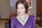 刘晓庆晒美腿照 59岁刘晓庆秀修长美腿身材宛如少女