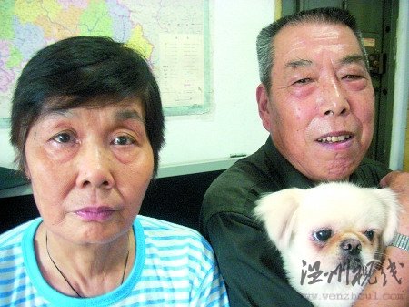 儿子被害近3年，崔英安夫妇希望凶手史光辉尽快落网。 记者 方有成 摄