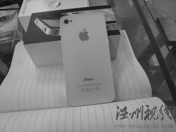 DIY后的白色iPhone 4。瑶瑶 摄