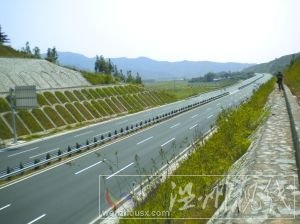 　邢丹所乘汽车遇袭路段。本报记者 朱柳笛 摄