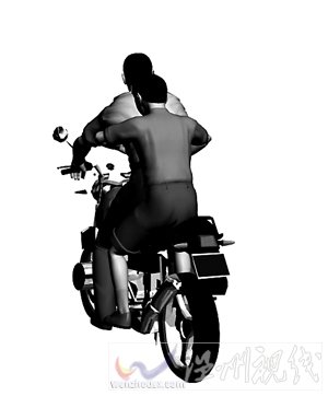 两人驾车时撞树，随后下车，恰好旁边有摩托仔，两人骑上摩托车逃走_nEO_IMG