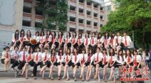 “短裙、黑丝、美腿、高跟鞋，六道杠……”女大学