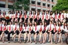 女大学生惊艳毕业照:黑丝、短裙、六道杠“露腿”毕