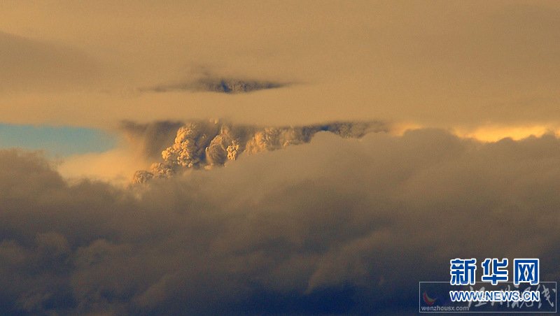 智利普耶韦火山喷发 浓烟、火山灰殃及邻国