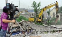 温州大道南侧黄宅工业区内温州最大违建上午拆完