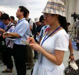 温州女记者提问被批浪费机会 温州动车女记者与现场