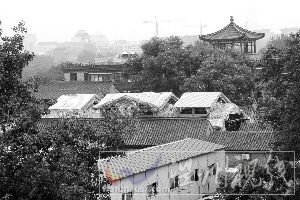 7月29日，刘老根会馆内的晋翼会馆，四合院屋顶上出现3个尖顶罩棚。曾一智供图