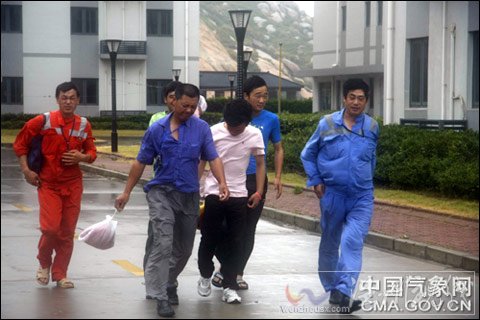 追风现?。?ldquo;梅花”对上海小洋山港影响逐步减小