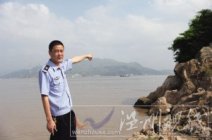 16花季少女躲进瓯江岸边岩石缝里欲轻生龙湾瑶溪警