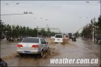 28日吉林辽源出现强降雨 市区部分路段出现积水