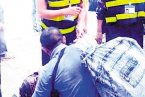 农民工为避?？钕鹿?跑江湖的生存技巧