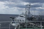 日本在钓鱼岛问题上玩火最新消息 日船在海监船船头