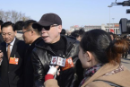 冯小刚炮轰吊丝政协再谈“吊死” 称物资进步明显人
