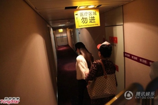 干露露毁容，干露露疑被捉奸被打遭毁容