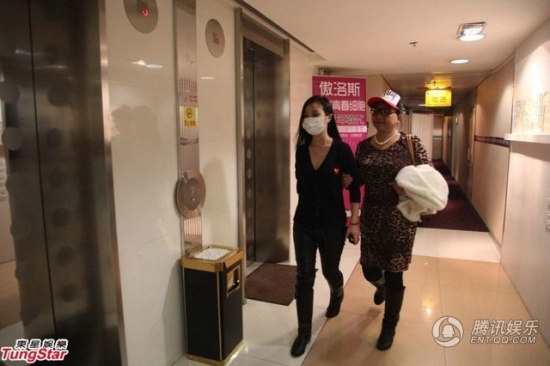 干露露毁容，干露露疑被捉奸被打遭毁容