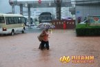 30日四川德阳、内江、遂宁等地强降雨致2人死亡5人失
