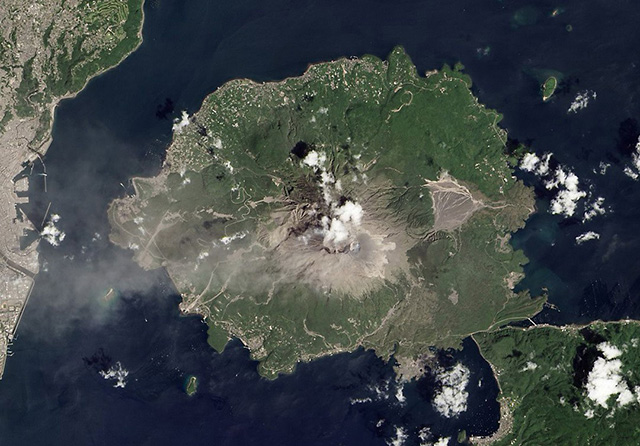 火山喷发太空俯瞰图