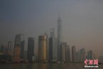上海重度雾霾拉响霾橙色预警 上?？掌柿肯萑肓? class=