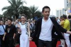 最佳嫌疑人陈乔恩现身成都 场面火爆粉丝尖叫不停