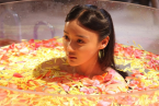 袁姗姗再现西红柿蛋汤澡