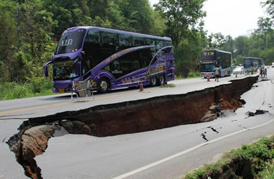 泰国5月5日地震造成公路