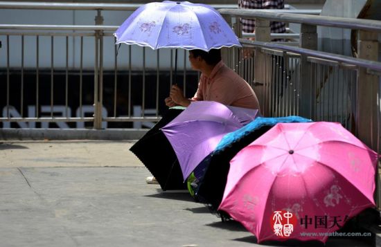 郑州入夏后迎来高温日，5月20日最高温36.5℃。