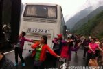 大妈高速广场舞解闷