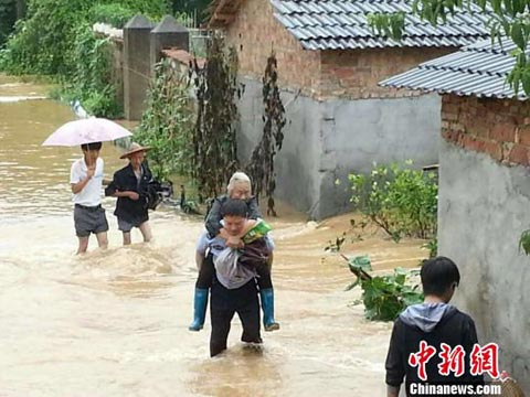 衢州暴雨：黄家村被淹，800多户农户被转移