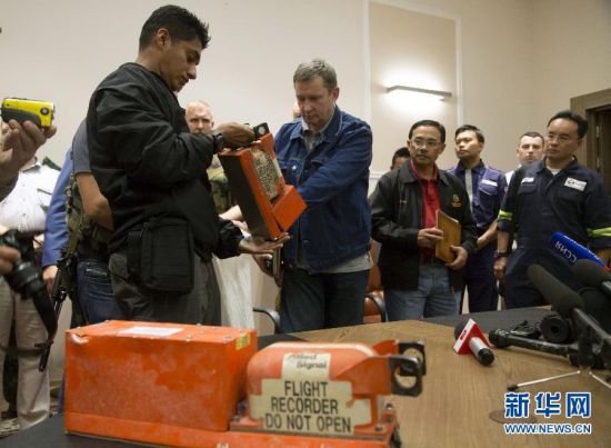 英国破解黑匣子：英国将接手破解马航mh17黑匣子，乌克兰方面移交黑匣子