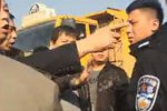 西安一村支书率众殴打警察很嚣张