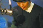 <font color='#FF0000'>李玉刚否认出家 我很好没出家</font>