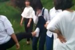女生河边群殴女同学 被打女生不敢还手