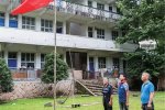 全校只有一个学生 温州78年学校一老师一学生一门卫