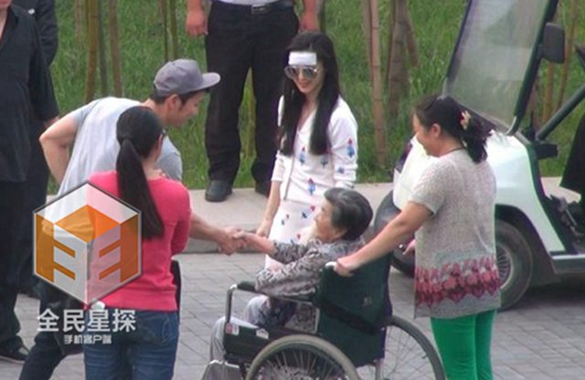 婚期不远？ 范冰冰李晨青岛探亲购豪宅(组图)