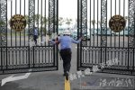上?；萘槎傺鍪笛槭苌?学生被紫外线射伤眼睛