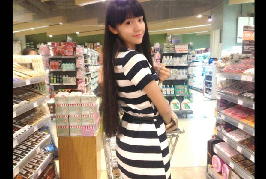 18岁女高中生晒自拍 获赞最萌?；? width=