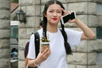 军训女孩神似赵薇 上海戏剧学院麻花辫女孩撞脸赵薇