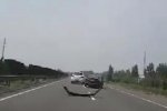 两车高速飚车对撞警方已介入调查