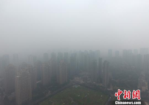 人民日报七问雾霾：什么时候才能呼吸到洁净空气？