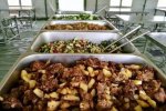抗洪官兵伙食曝光 网友称正能量
