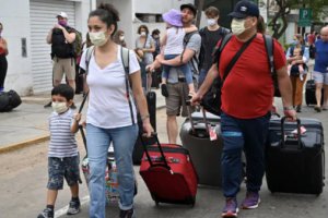 加拿大取消Covid旅游限制 安大略省将结束口罩规定