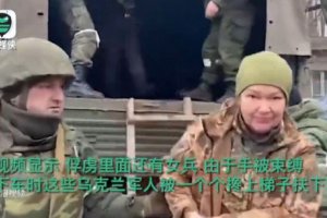 俄媒曝乌克兰军人被俘画面:有女兵