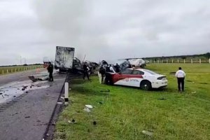 墨西哥车祸拖拉机和面包车相撞造成26人死亡