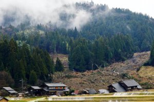 日本首相称地震救援继续 大雪阻碍了抗震救灾
