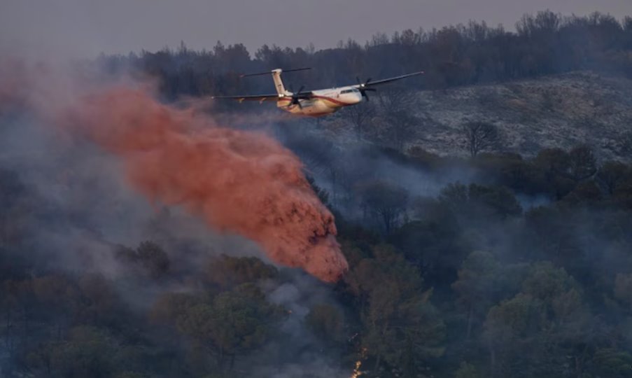 科比埃地区爆发野火，气温超过40度，迫使营地和修道院进行疏散以防万一。