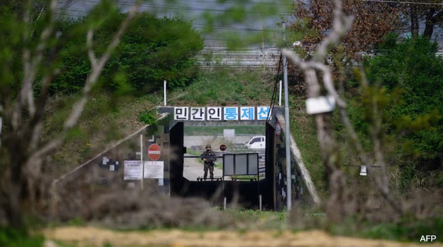 朝鲜声称，韩国军方使用机枪发射了10余发警告子弹。